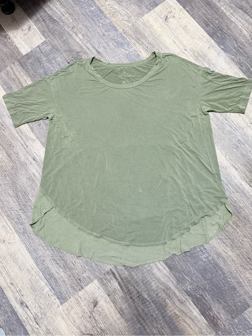American Eagle Soft & Sexy Olive Green High-Low Tee